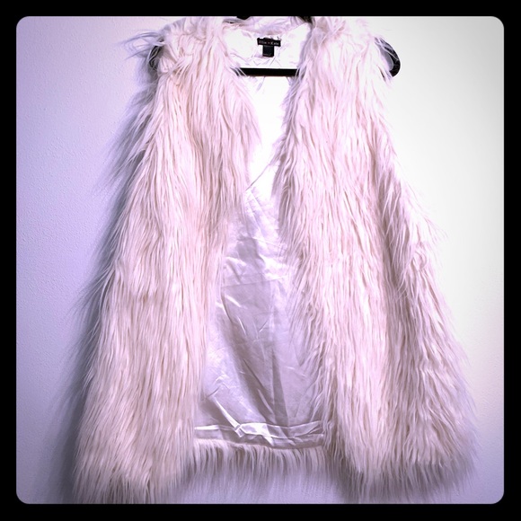 Ellie Kate faux fur vest - Picture 2 of 4
